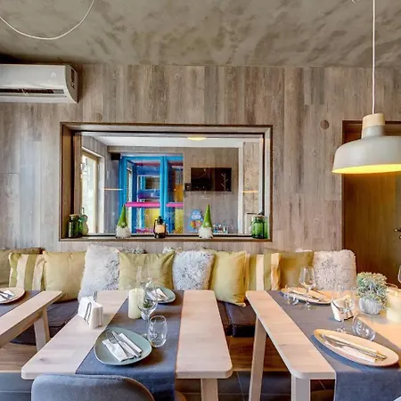 Boutique Entry E 4* בנסקו