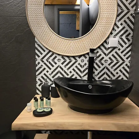 Boutique Entry E