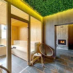 Boutique Entry E 4*