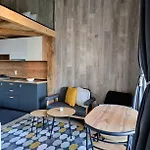 Boutique Entry E מלון דירות 4*