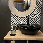 Boutique Entry E