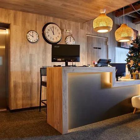 Boutique Entry E 아파트호텔 반스코