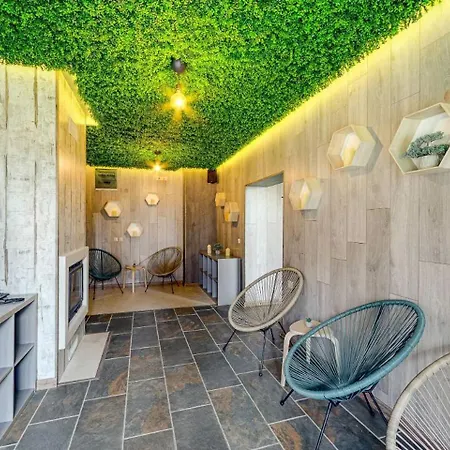 Boutique Entry E